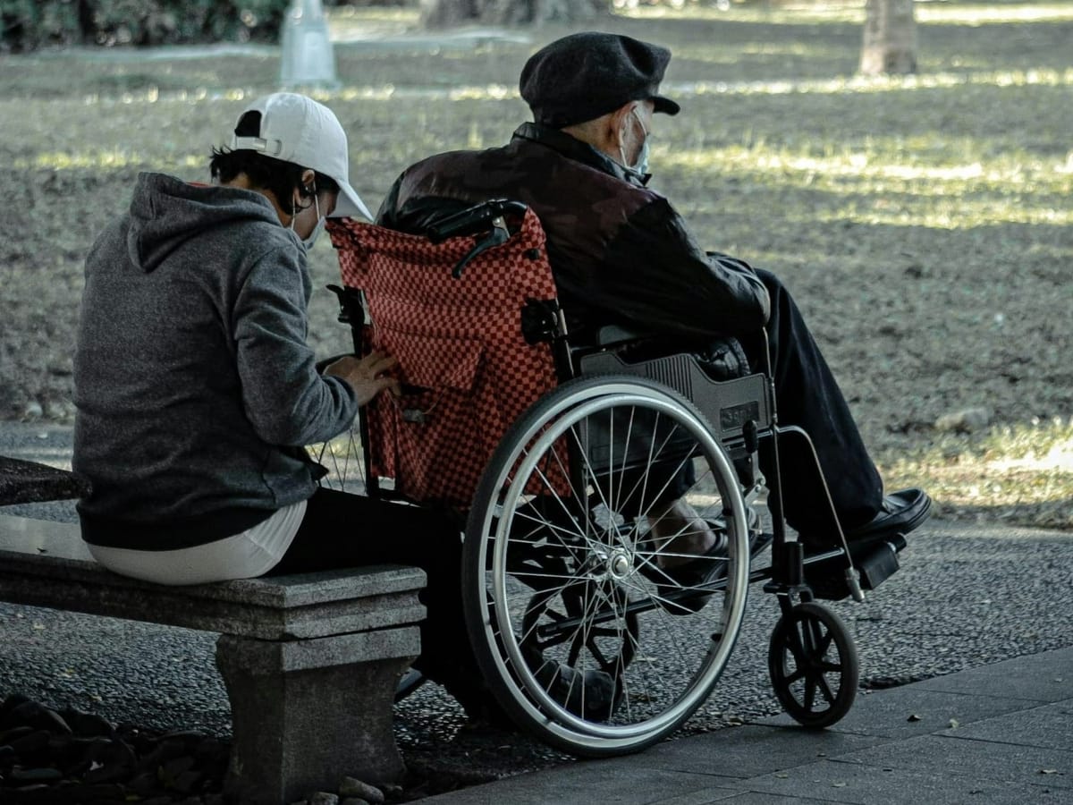 Living with a Dementia Person: Navigating Challenges and Exploring Solutions